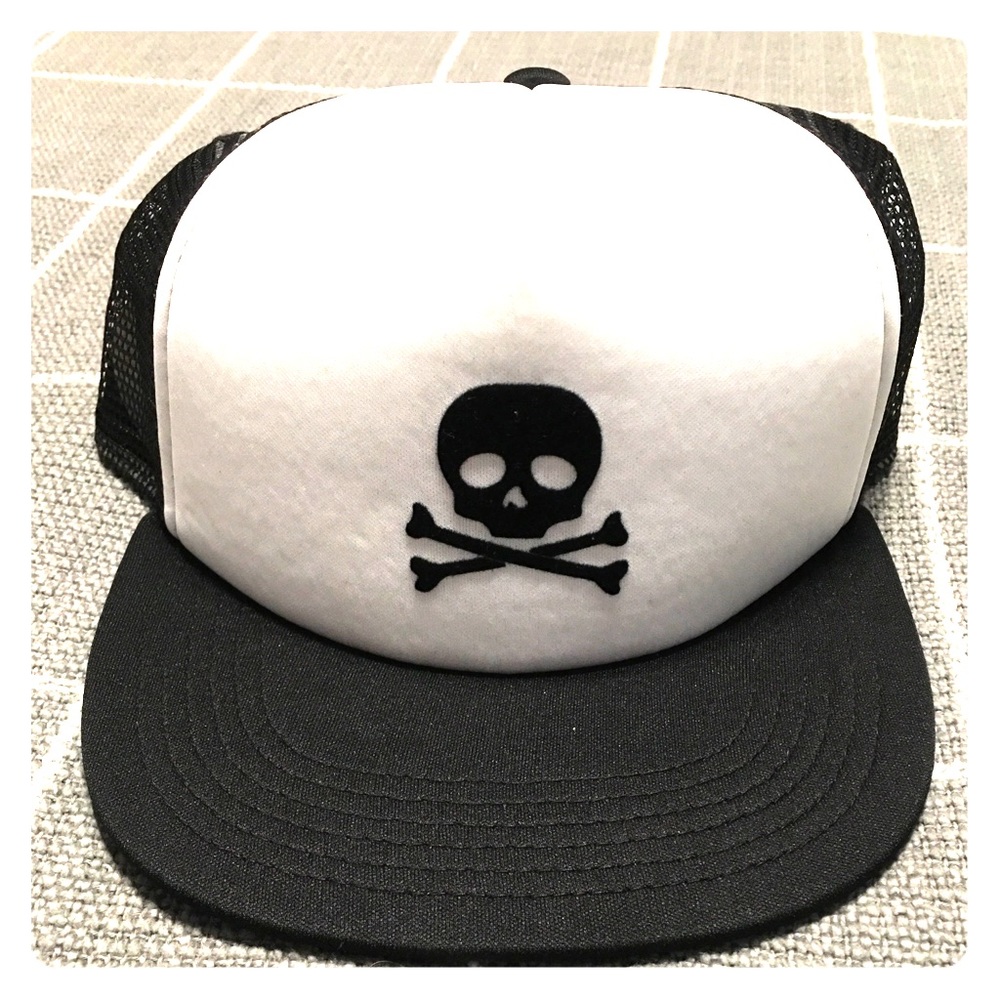 Born to live SnapBack skull crossbones trucker hat